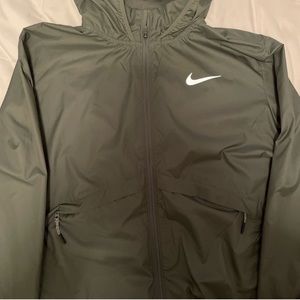 Nike Olive windbreaker! In great condition, only worn a few times!